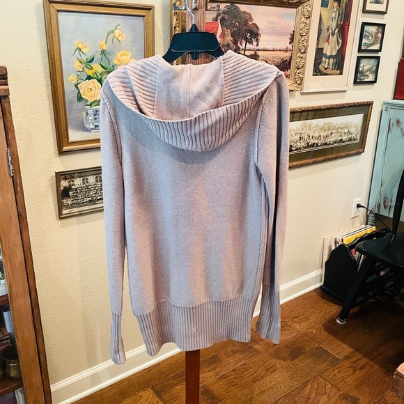 GAP Body women’s long hooded v-neck sweater toggle button SZ M tan beige - Picture 6 of 10